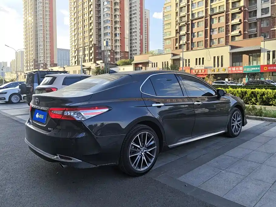 Toyota Camry — фото 3