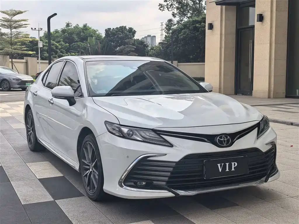 Toyota Camry — фото 3