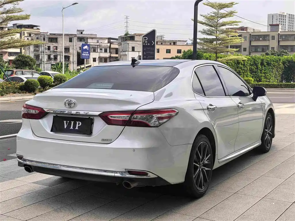 Toyota Camry — фото 9