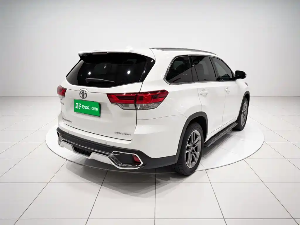 Toyota Highlander — фото 4