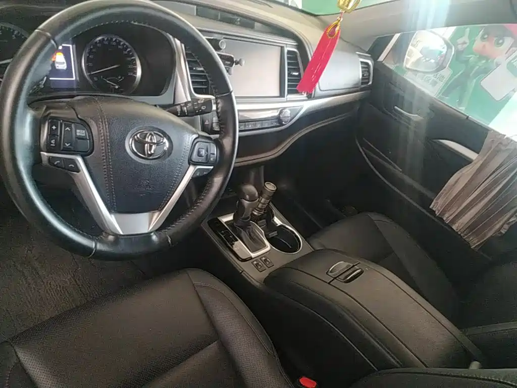 Toyota Highlander — фото 5