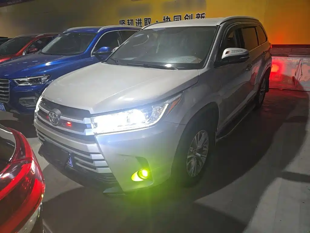 Toyota Highlander — фото 2