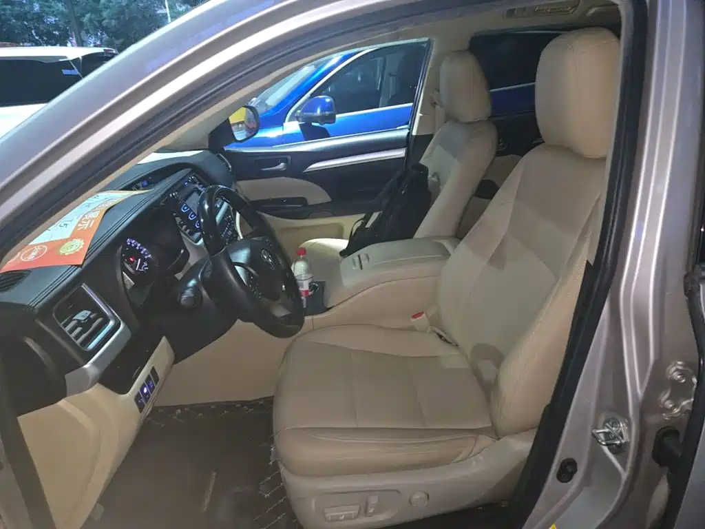 Toyota Highlander — фото 11