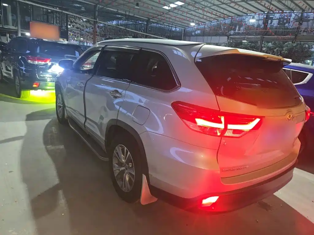 Toyota Highlander — фото 23