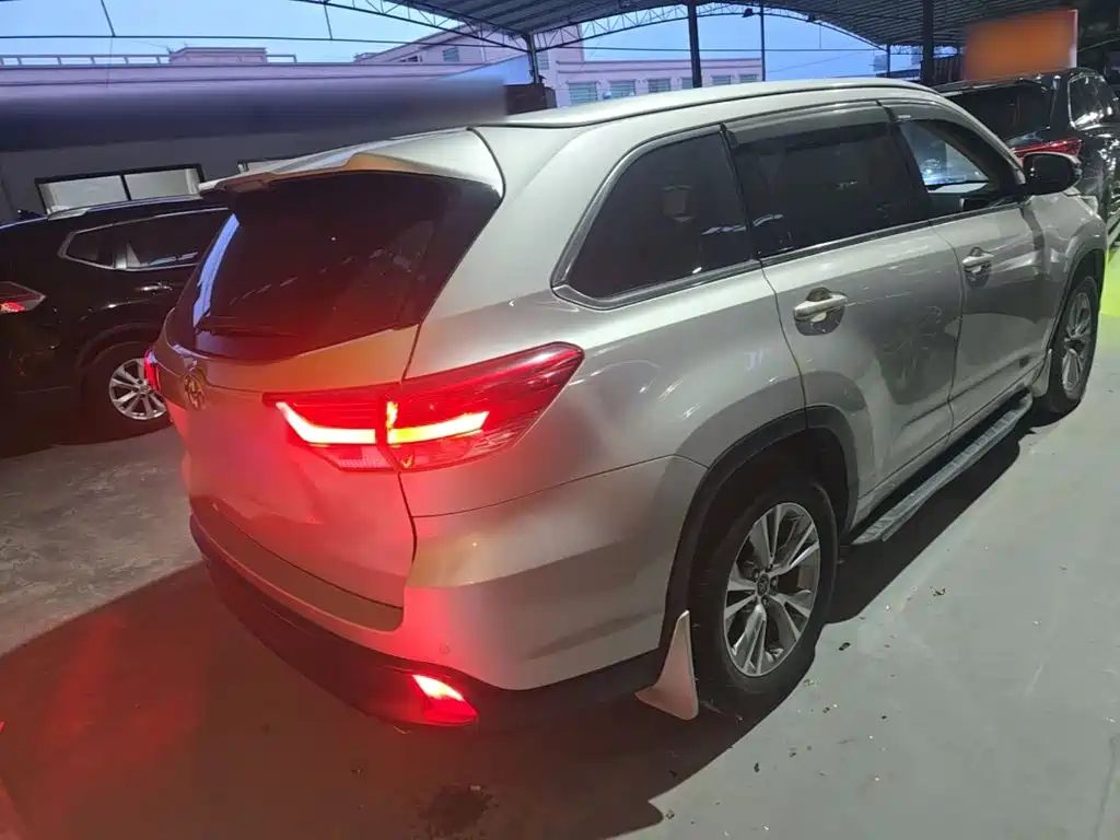 Toyota Highlander — фото 5