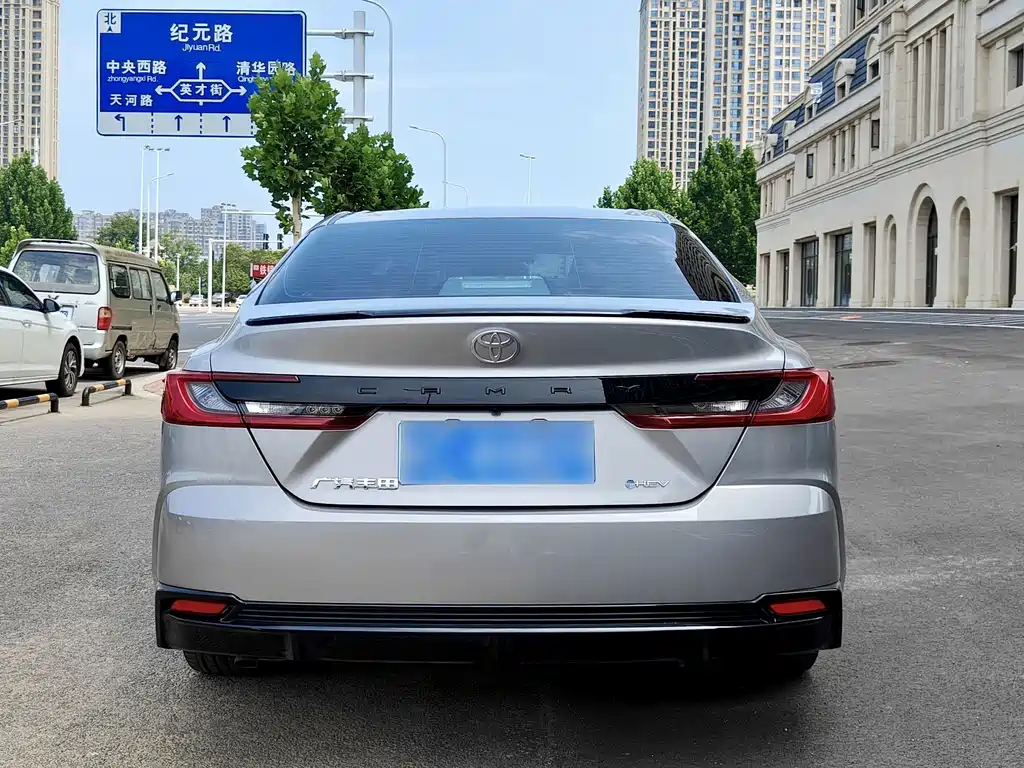 Toyota Camry — фото 9