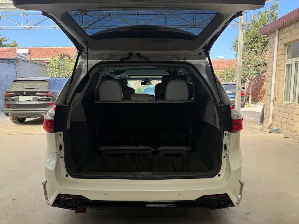 Toyota Sienna — фото 17