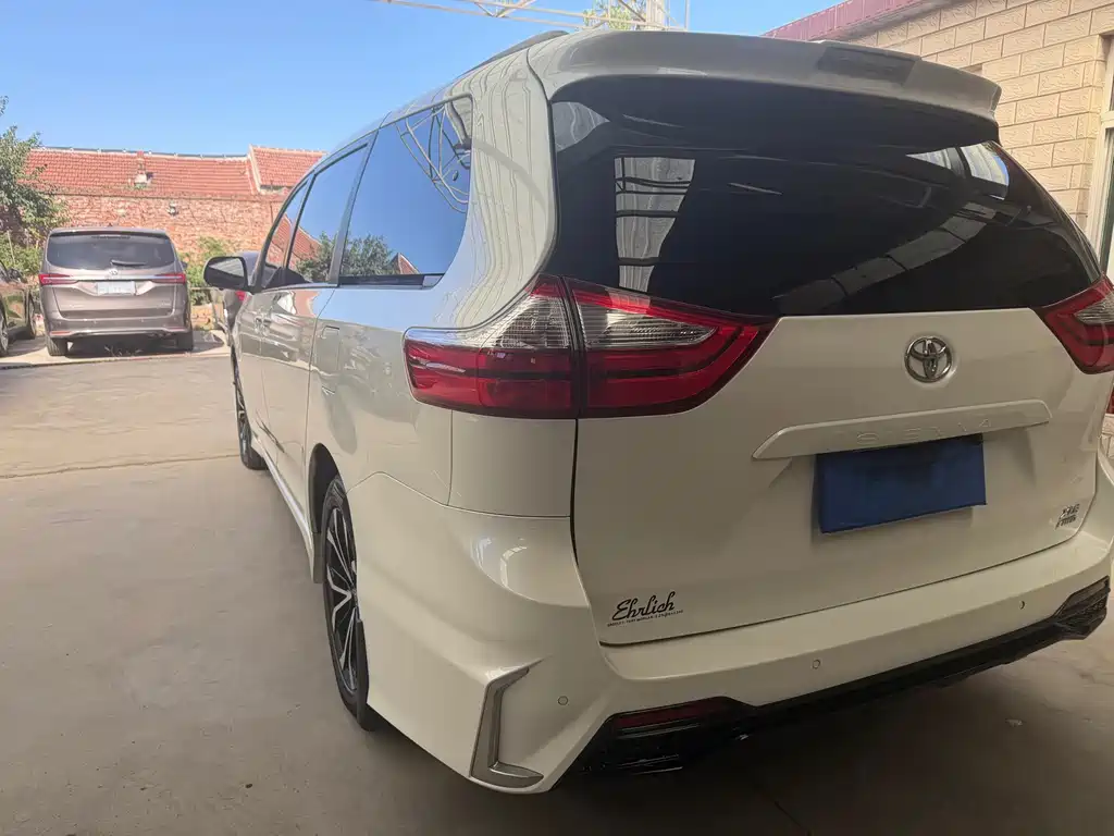 Toyota Sienna — фото 6