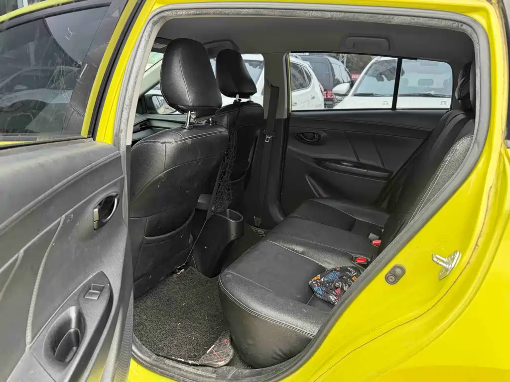 Toyota Yaris L — фото 3