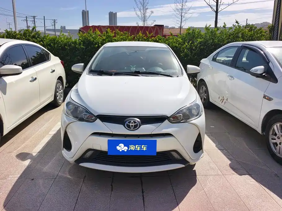 Toyota Yaris L — фото 2