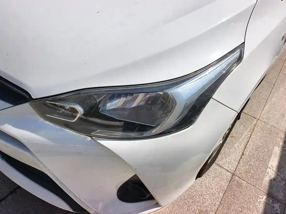 Toyota Yaris L — фото 5
