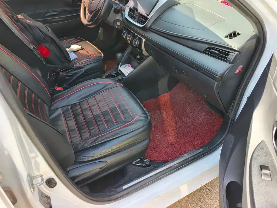 Toyota Yaris L — фото 8