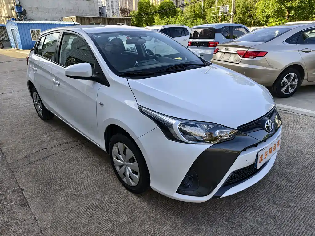 Toyota Yaris L — фото 3