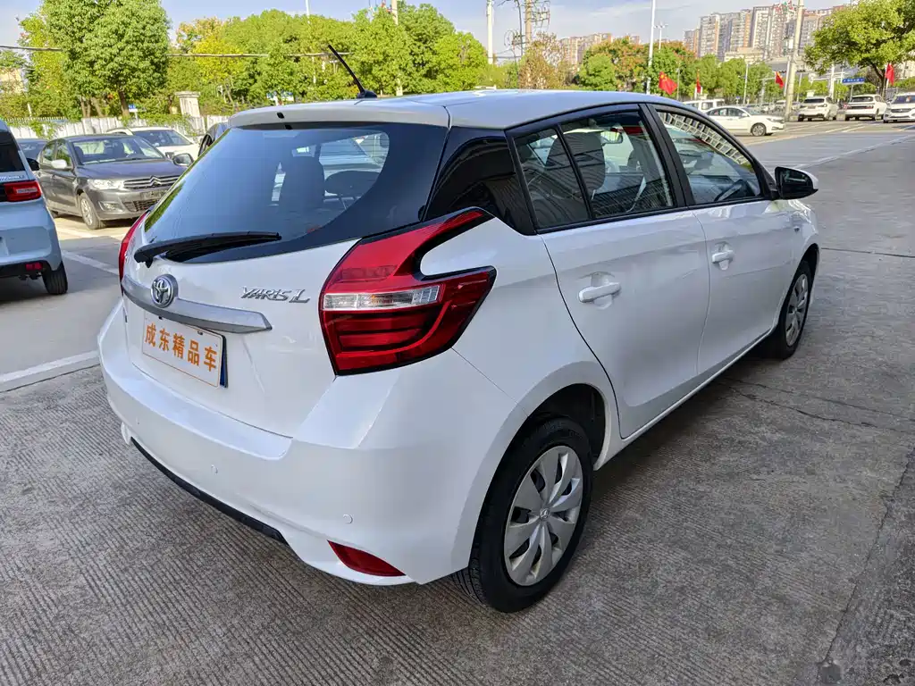 Toyota Yaris L — фото 6