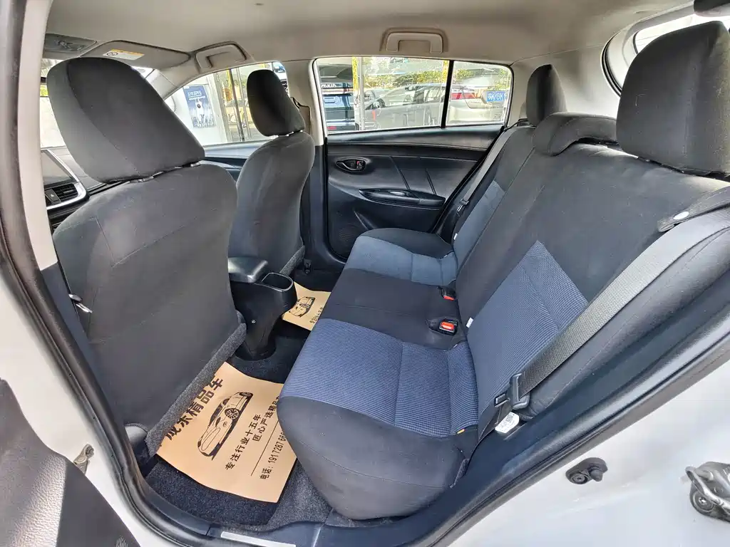 Toyota Yaris L — фото 8