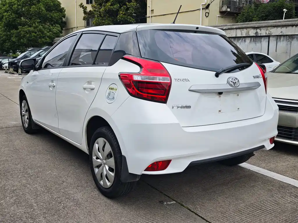 Toyota Yaris L — фото 4