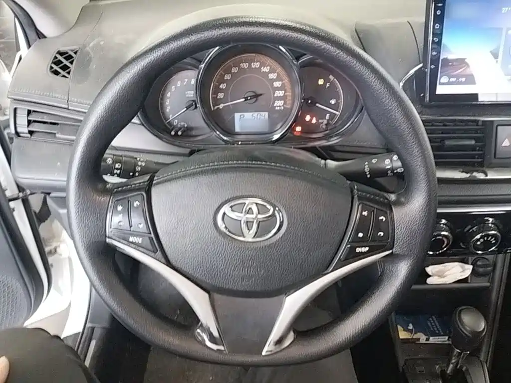 Toyota Yaris L — фото 11