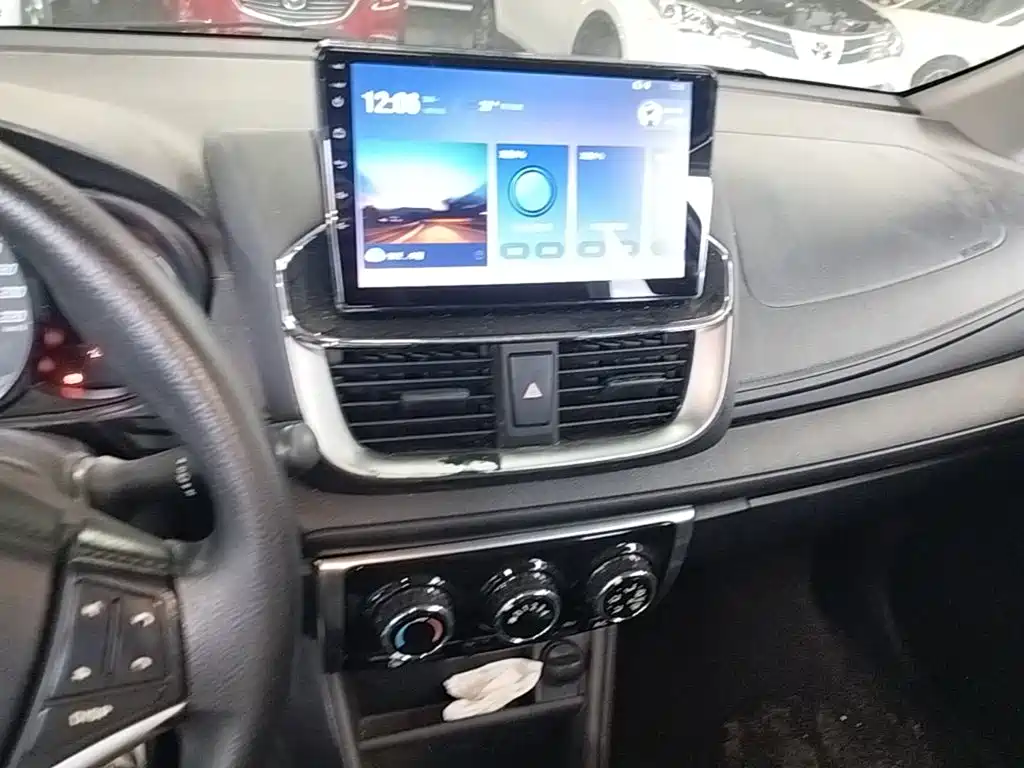 Toyota Yaris L — фото 13