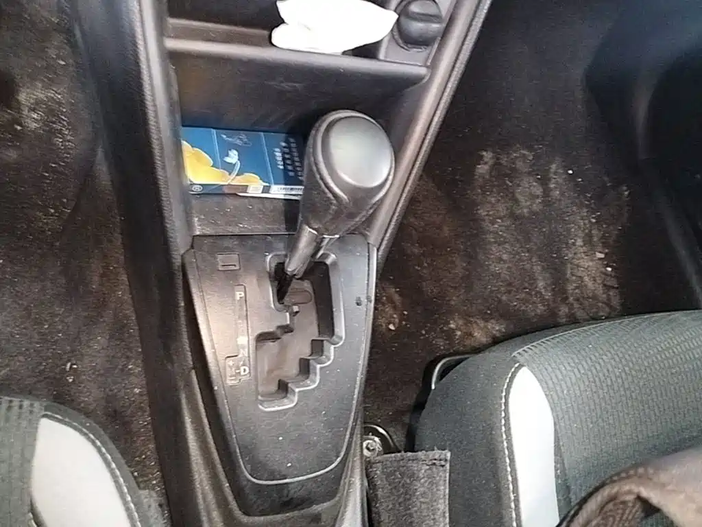 Toyota Yaris L — фото 14