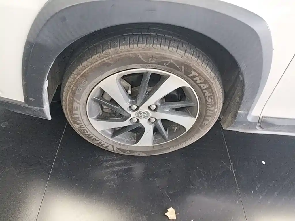 Toyota Yaris L — фото 23