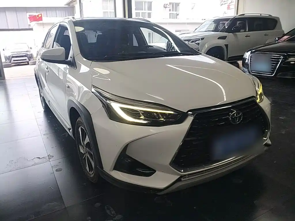Toyota Yaris L — фото 4