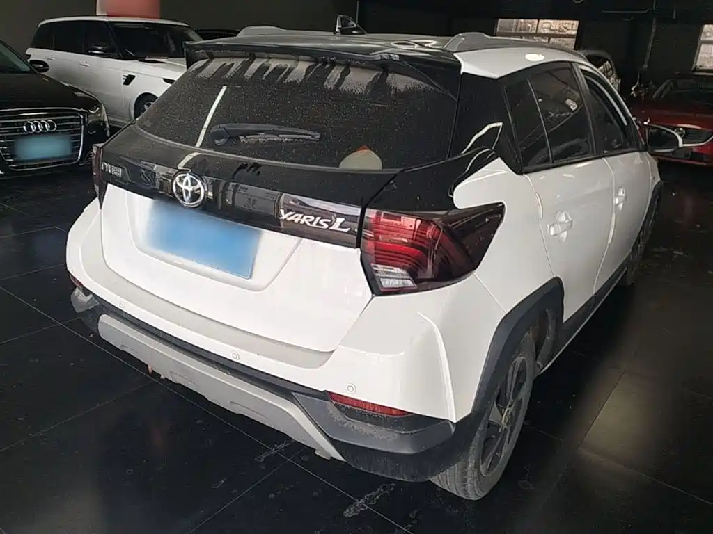 Toyota Yaris L — фото 7