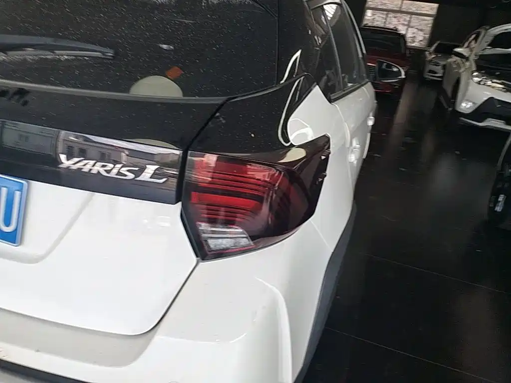Toyota Yaris L — фото 8