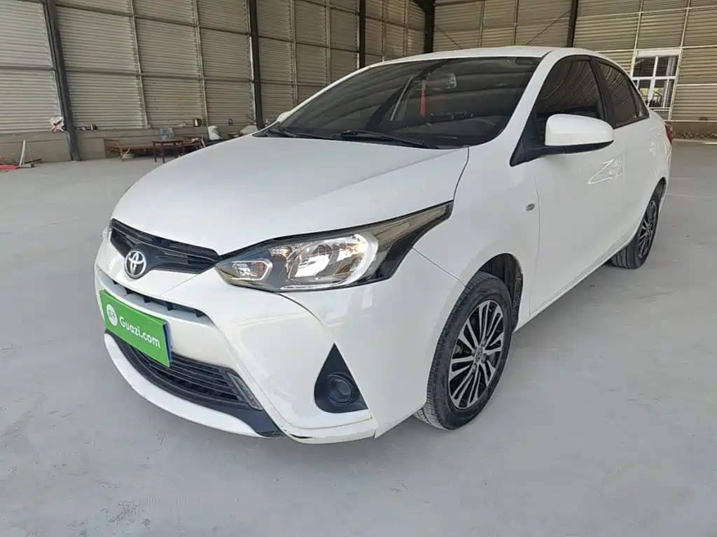 Toyota Yaris L — фото 2