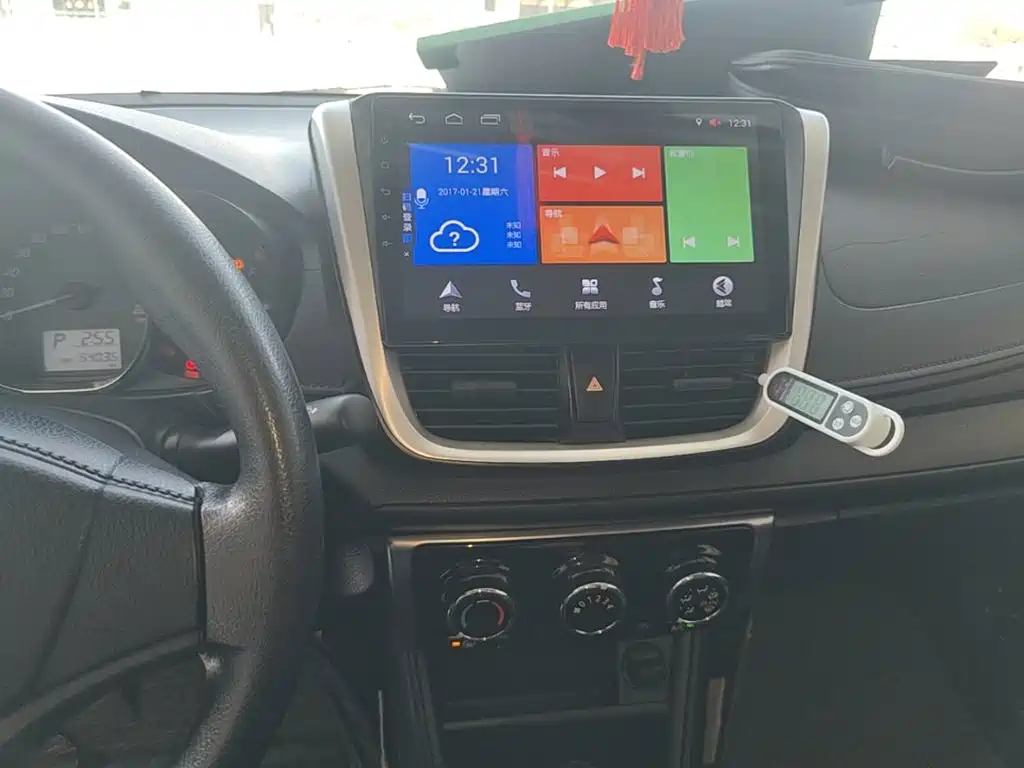 Toyota Yaris L — фото 13