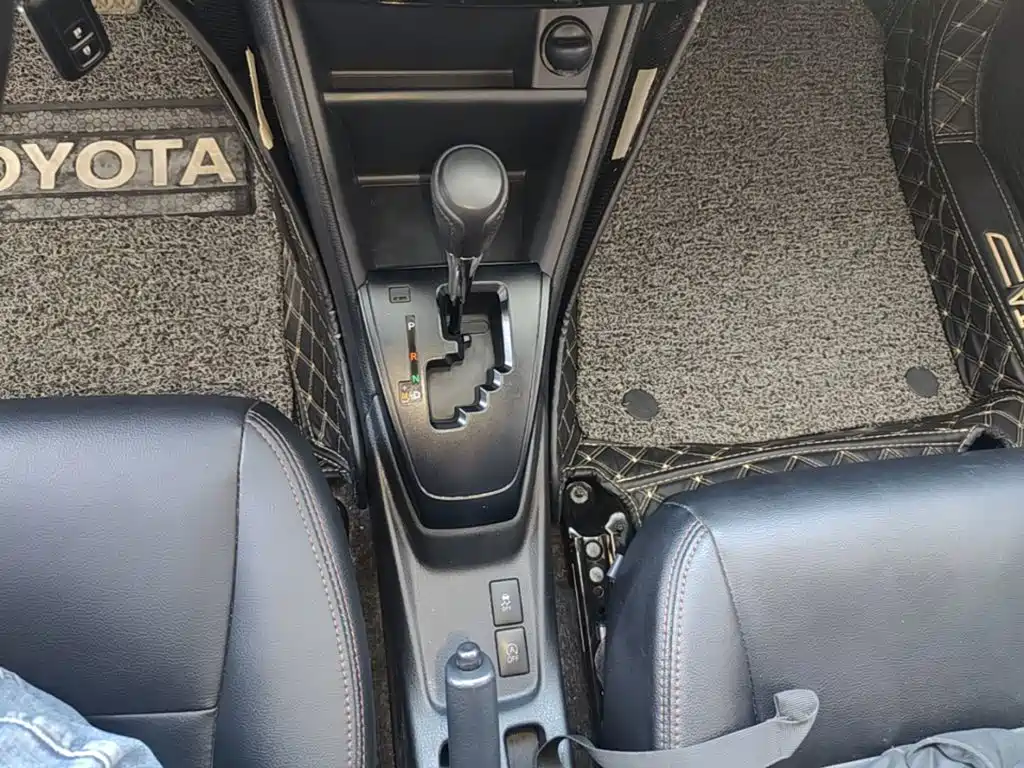 Toyota Yaris L — фото 14