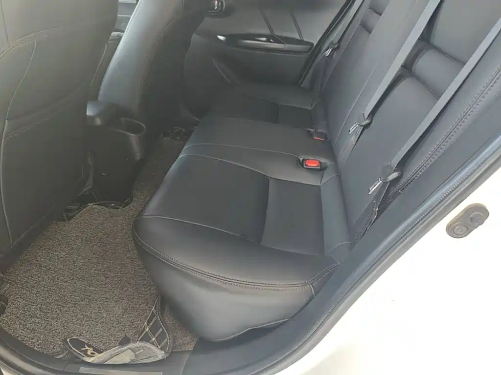 Toyota Yaris L — фото 17