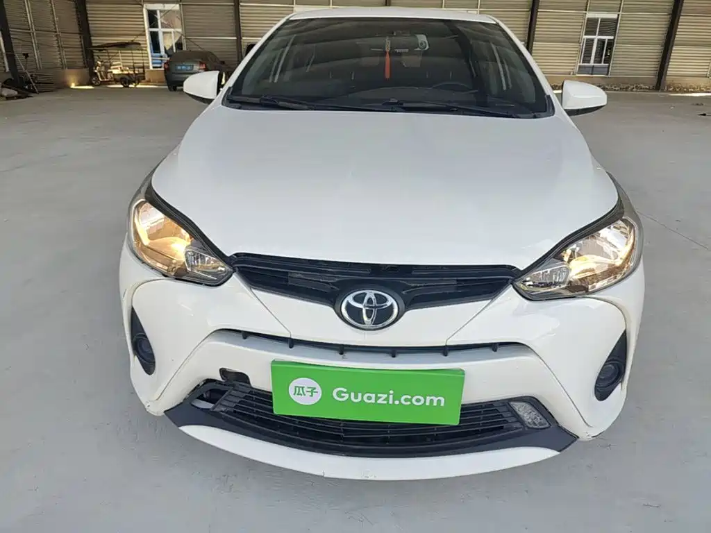 Toyota Yaris L — фото 3
