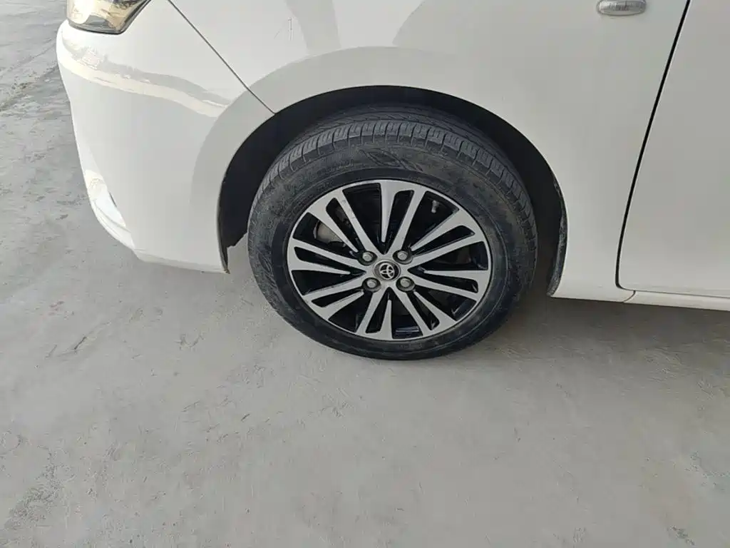 Toyota Yaris L — фото 23