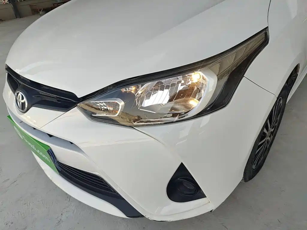 Toyota Yaris L — фото 24