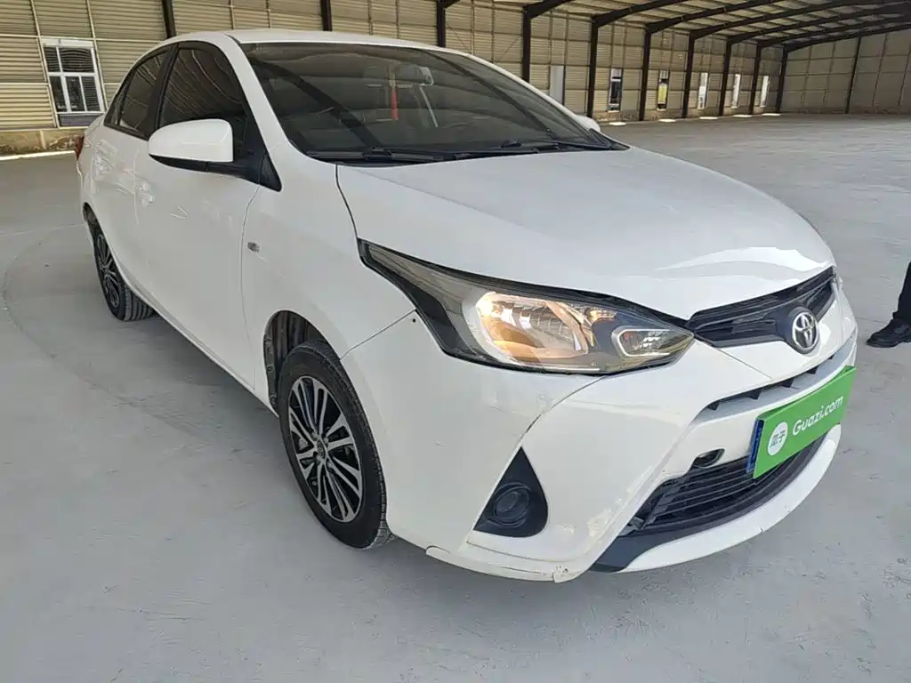 Toyota Yaris L — фото 4