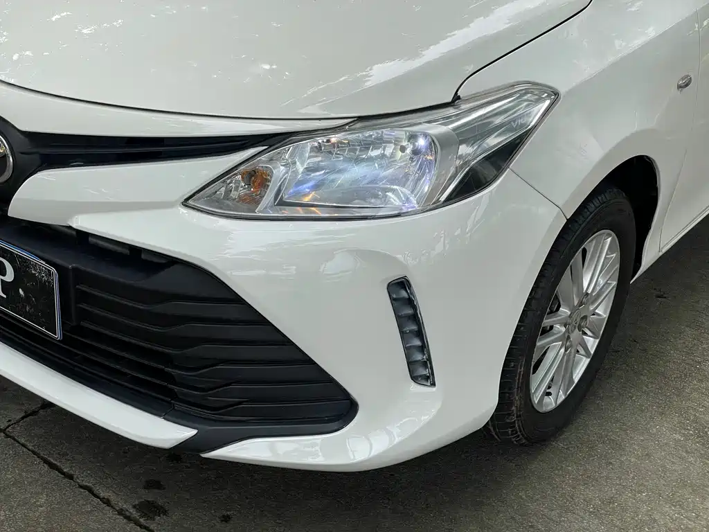 Toyota Vios — фото 2