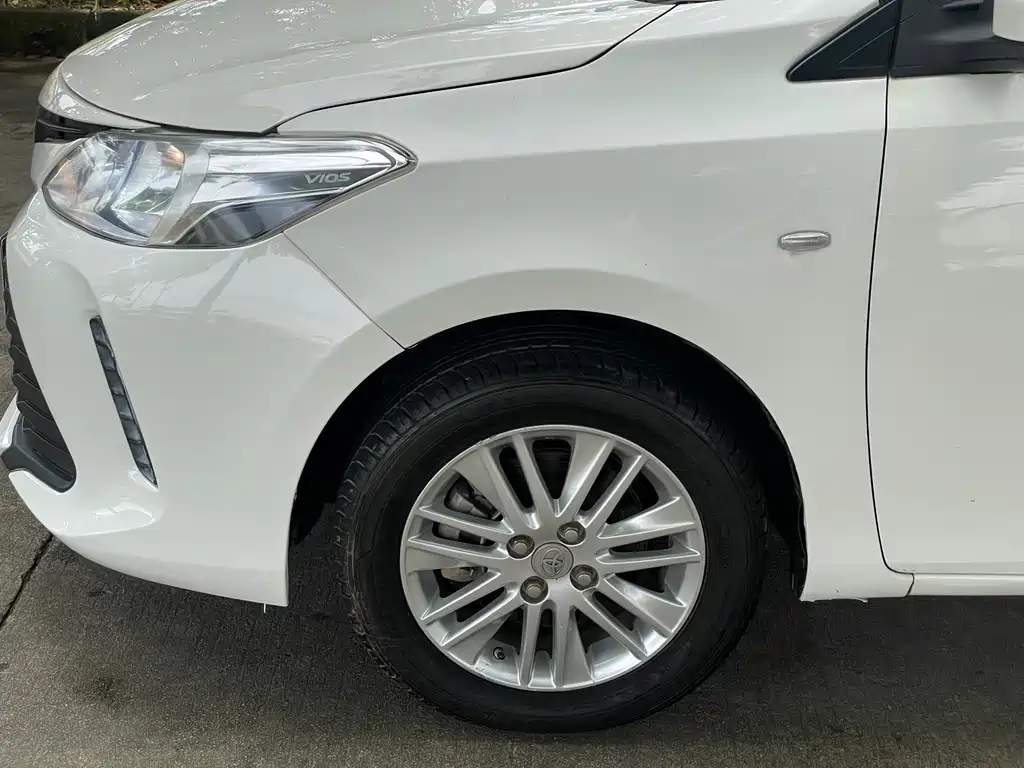 Toyota Vios — фото 3