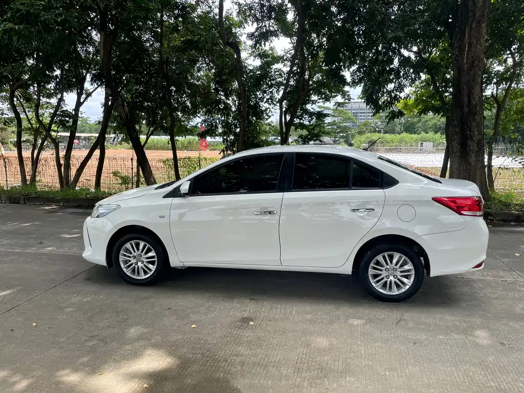 Toyota Vios — фото 22