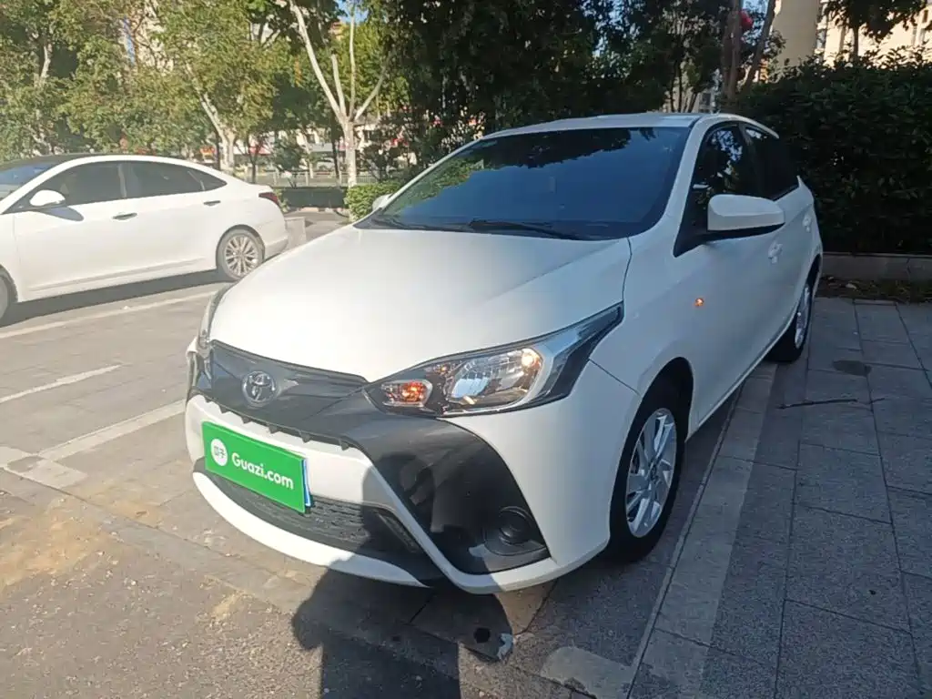 Toyota Yaris L — фото 2