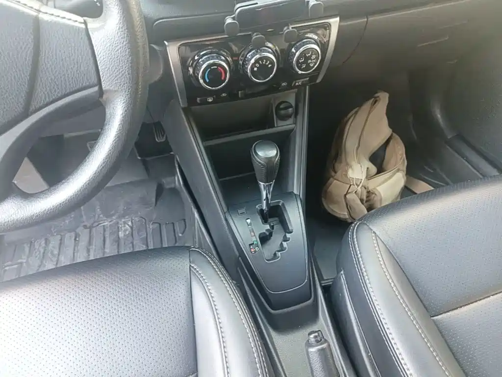 Toyota Yaris L — фото 14
