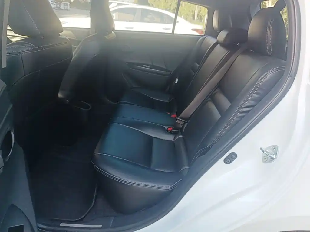 Toyota Yaris L — фото 17