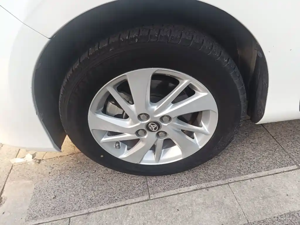 Toyota Yaris L — фото 23