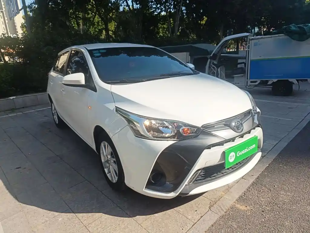 Toyota Yaris L — фото 4