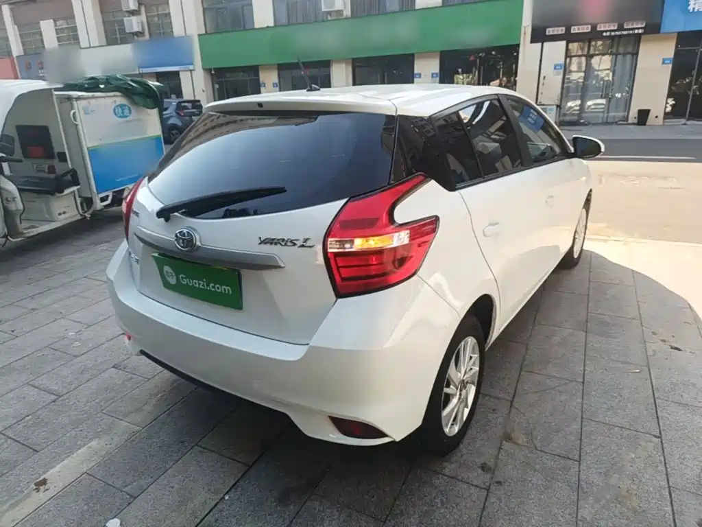 Toyota Yaris L — фото 7