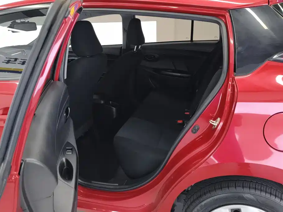 Toyota Yaris L — фото 11