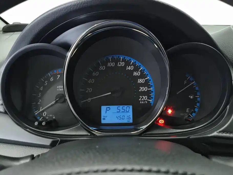 Toyota Yaris L — фото 14