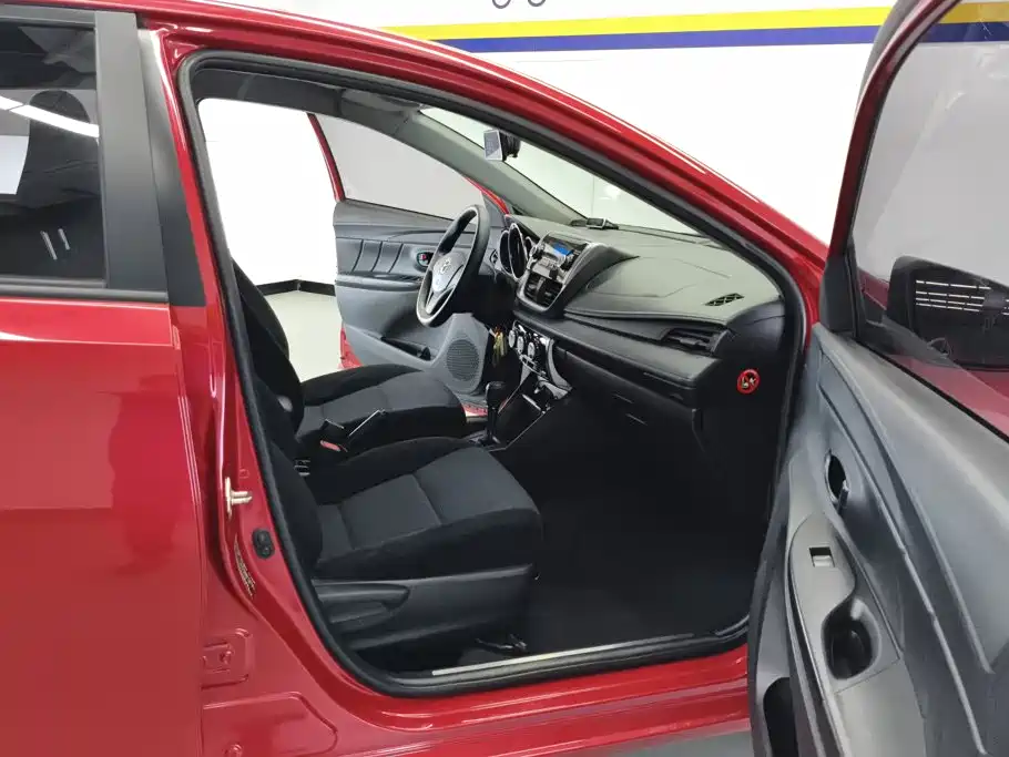 Toyota Yaris L — фото 8
