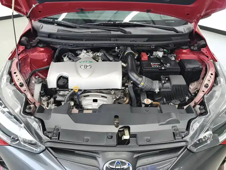 Toyota Yaris L — фото 10