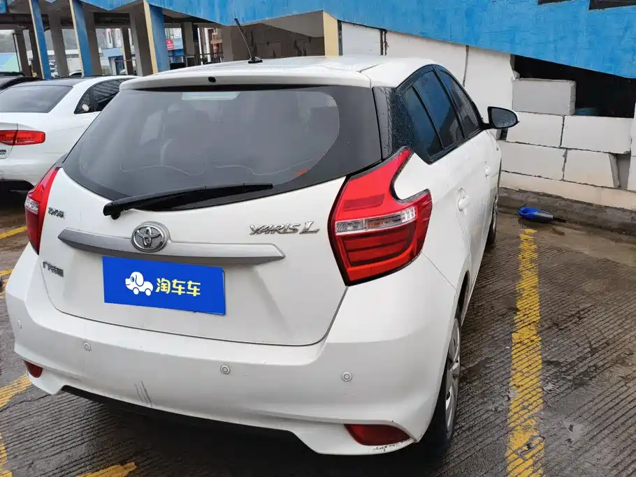 Toyota Yaris L — фото 3