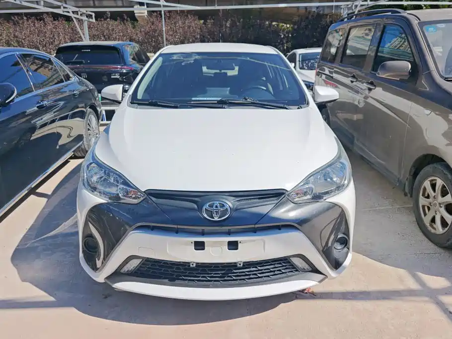 Toyota Yaris L — фото 2